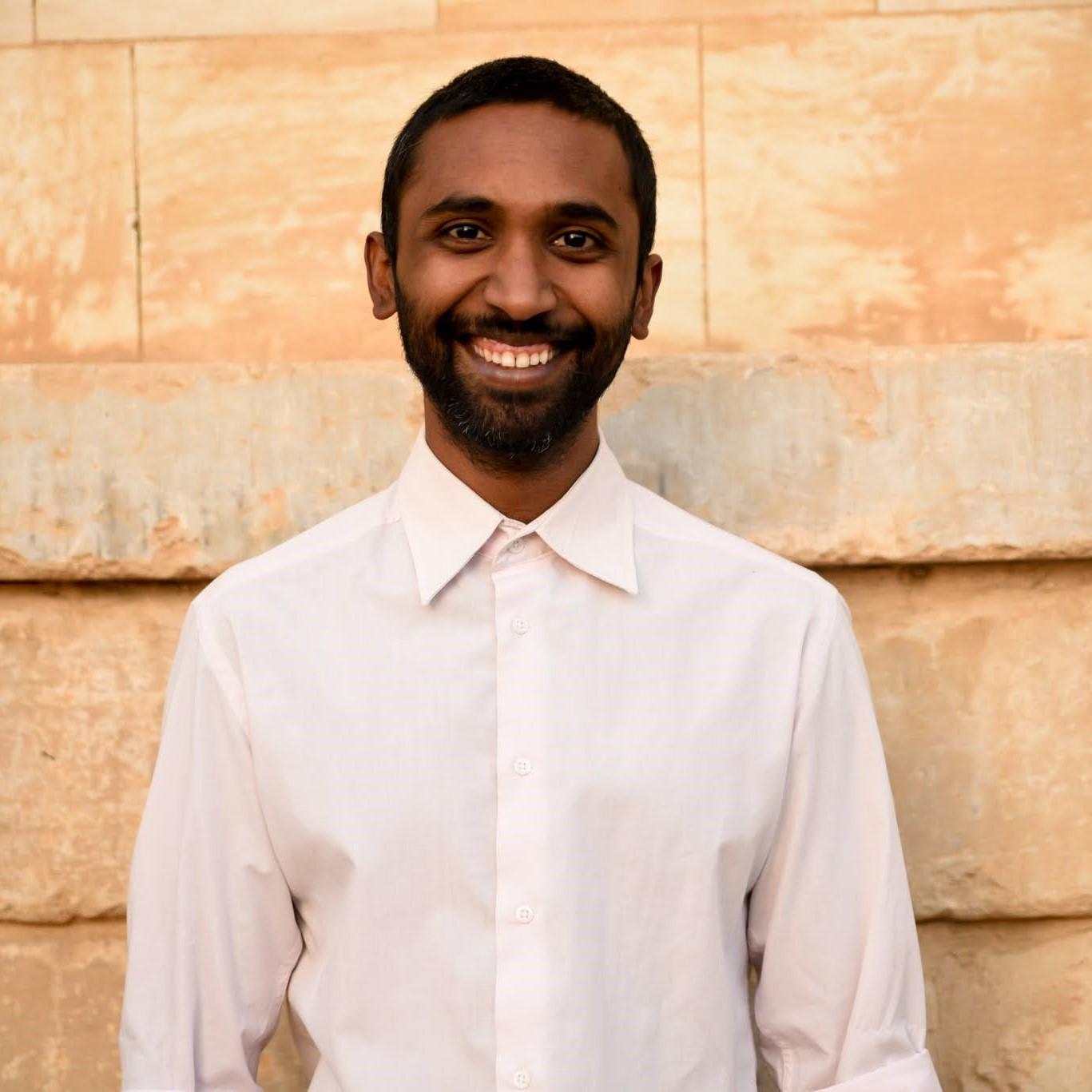 גיל אליאס מרצה גאה